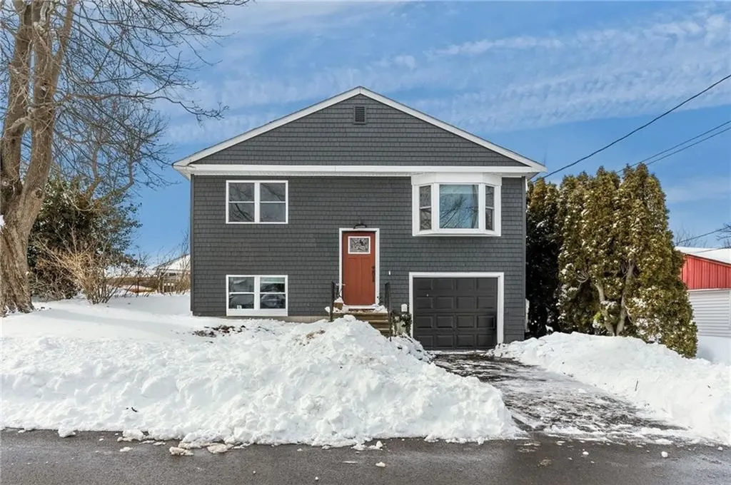 102 Easton Avenue Portsmouth RI 02871