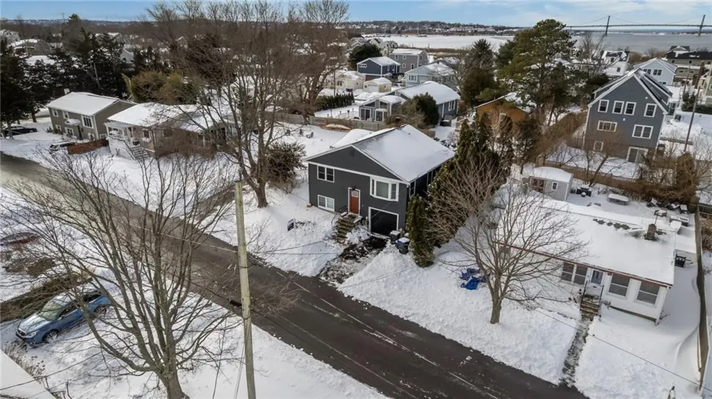 102 Easton Avenue Portsmouth RI 02871
