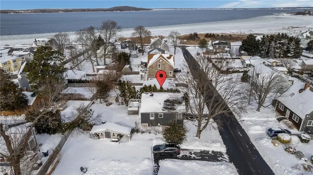 102 Easton Avenue Portsmouth RI 02871