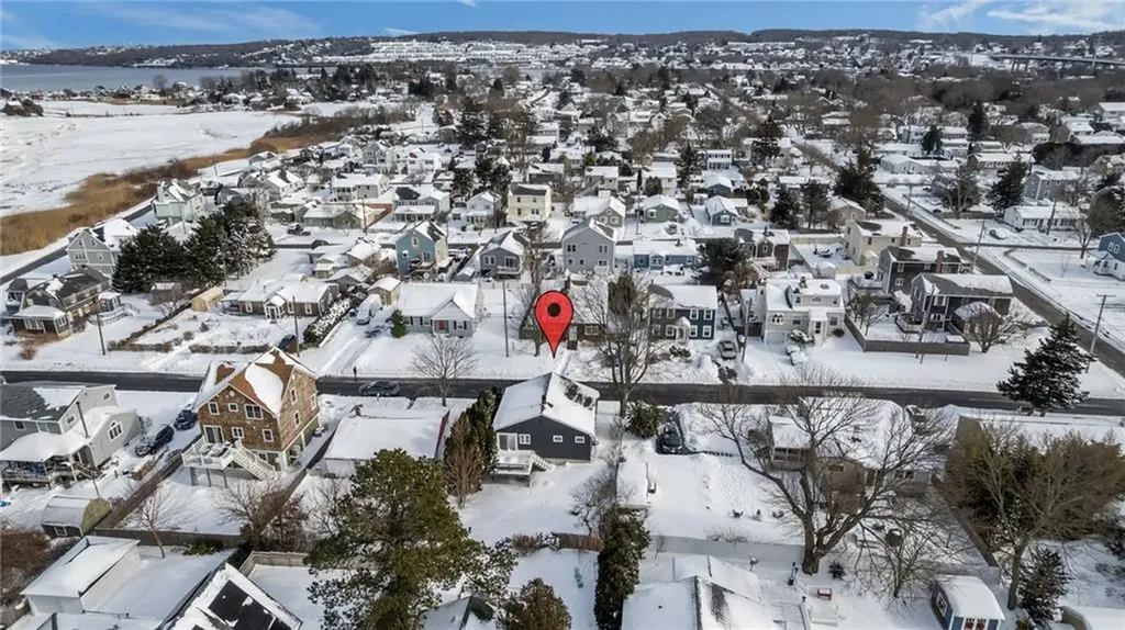 102 Easton Avenue Portsmouth RI 02871