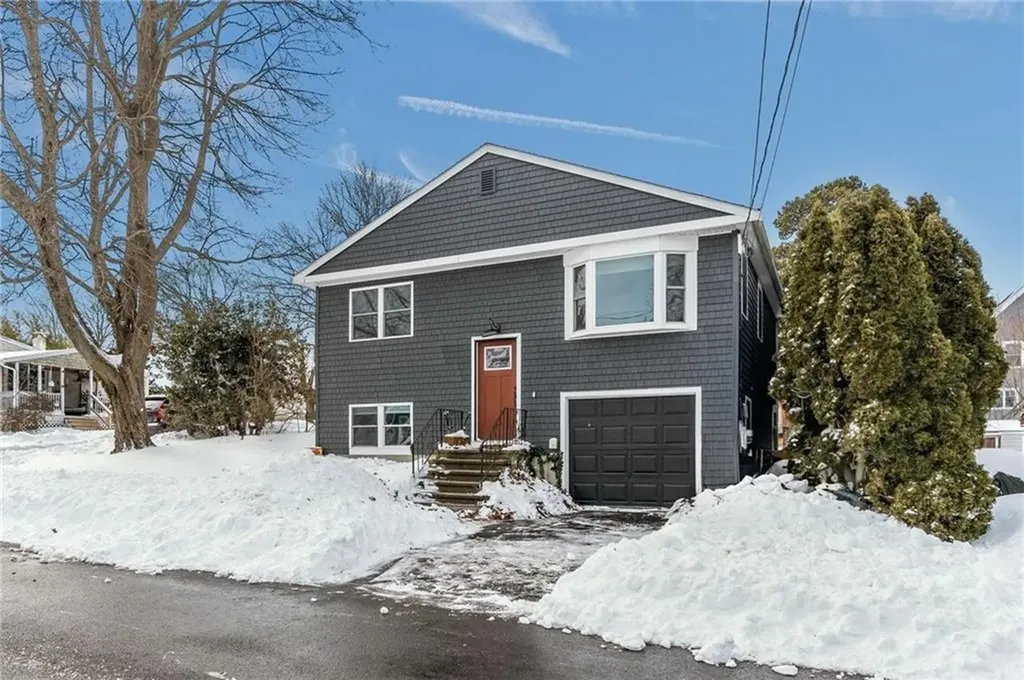 102 Easton Avenue Portsmouth RI 02871