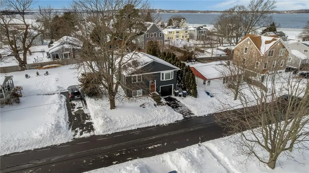 102 Easton Avenue Portsmouth RI 02871