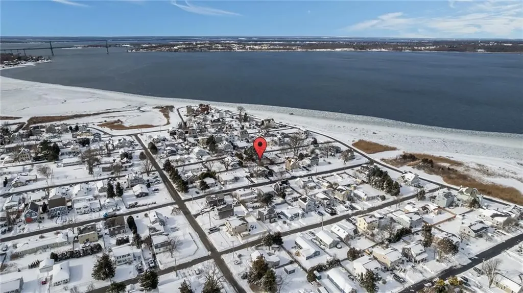 102 Easton Avenue Portsmouth RI 02871