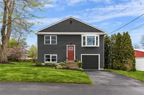 102 Easton Avenue Portsmouth RI 02871