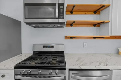 102 Easton Avenue Portsmouth RI 02871