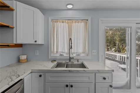 102 Easton Avenue Portsmouth RI 02871