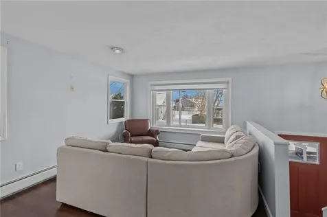 102 Easton Avenue Portsmouth RI 02871