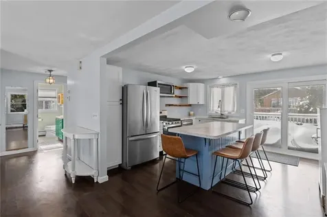 102 Easton Avenue Portsmouth RI 02871