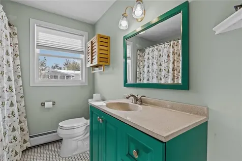 102 Easton Avenue Portsmouth RI 02871