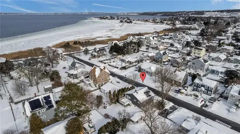 102 Easton Avenue Portsmouth RI 02871