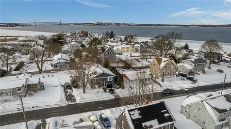 102 Easton Avenue Portsmouth RI 02871