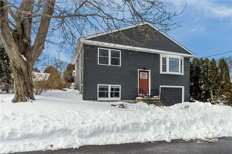 102 Easton Avenue Portsmouth RI 02871