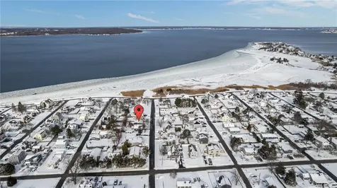 102 Easton Avenue Portsmouth RI 02871