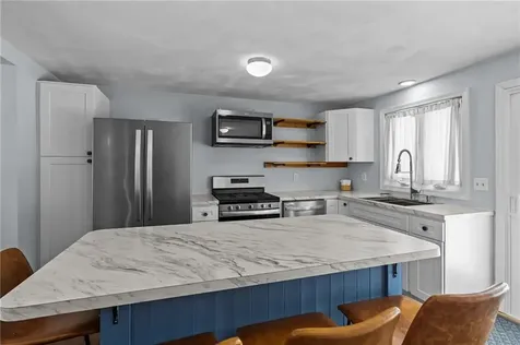 102 Easton Avenue Portsmouth RI 02871