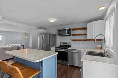 102 Easton Avenue Portsmouth RI 02871