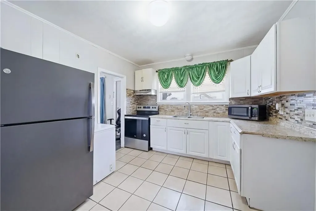 616 618 Lonsdale Avenue Central Falls RI 02863