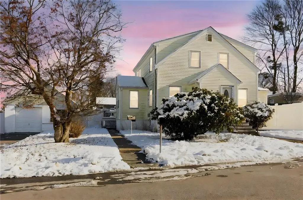 52 Barrett Avenue North Providence RI 02904