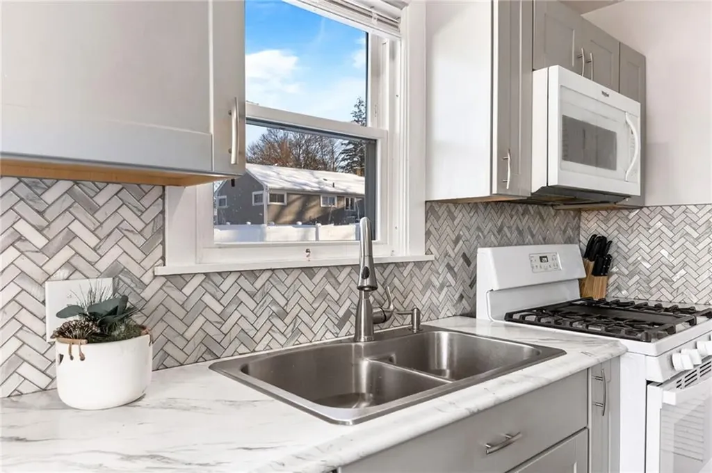 52 Barrett Avenue North Providence RI 02904