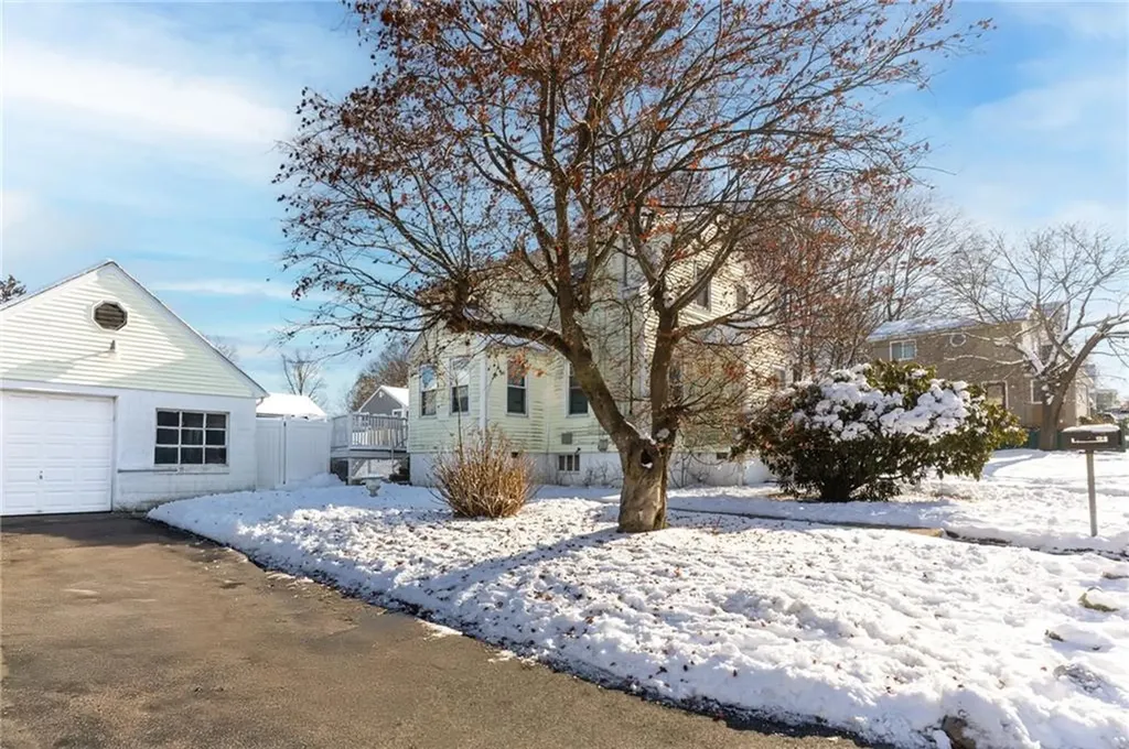 52 Barrett Avenue North Providence RI 02904