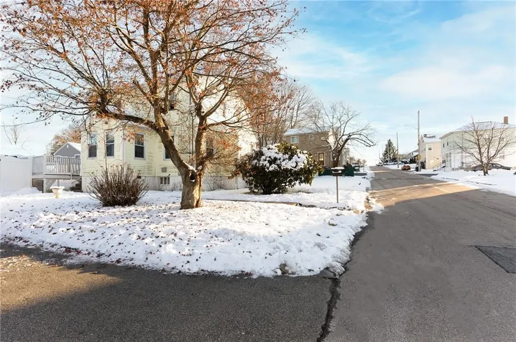 52 Barrett Avenue North Providence RI 02904