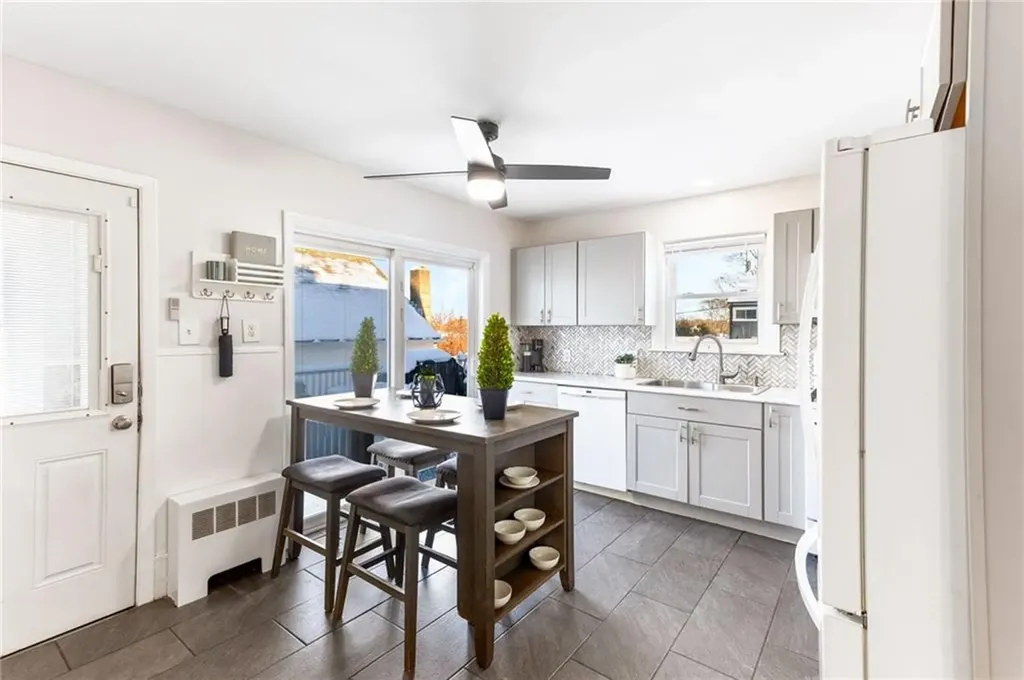 52 Barrett Avenue North Providence RI 02904