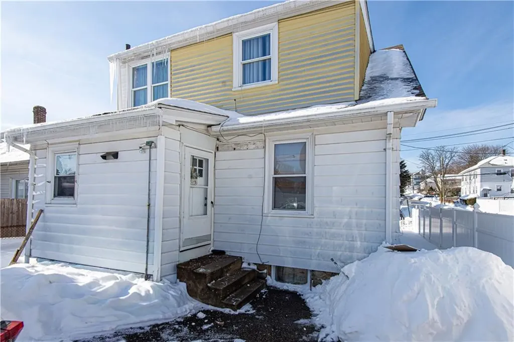 171 Unit Street Providence RI 02909