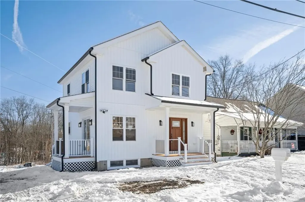 43 Massachusetts Avenue Cumberland RI 02864