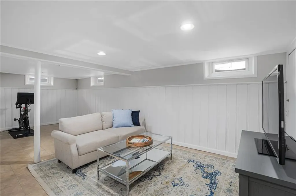 23 Laurelhurst Road Cranston RI 02920