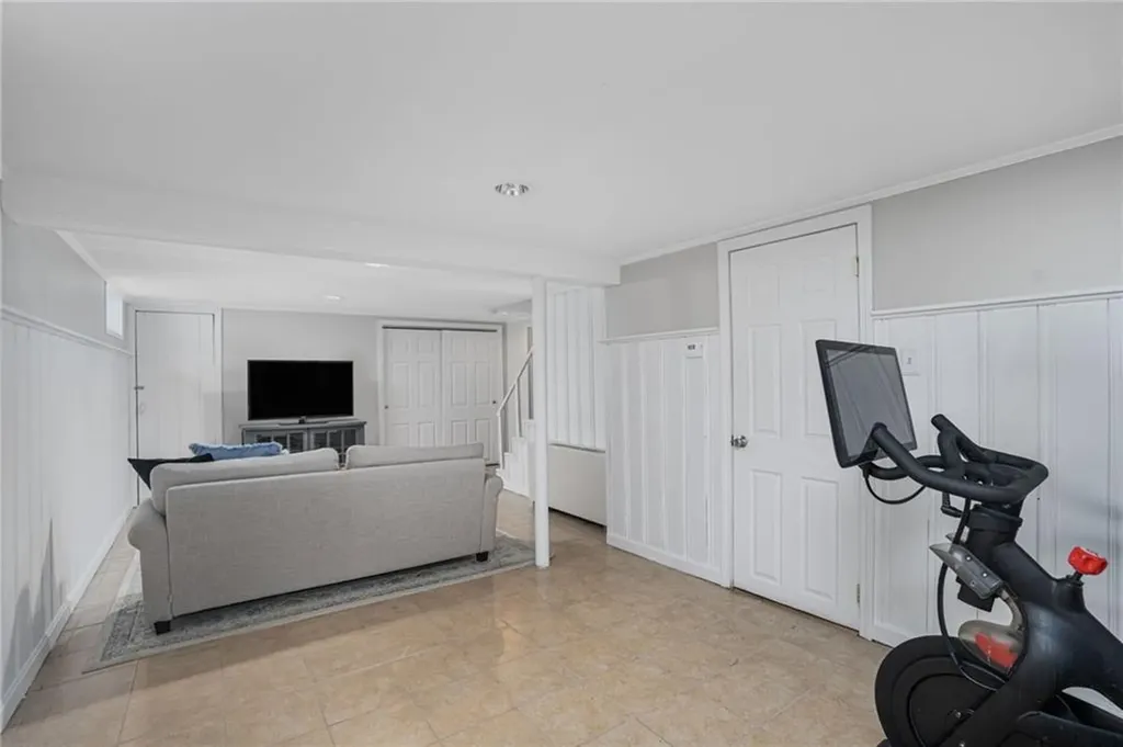 23 Laurelhurst Road Cranston RI 02920