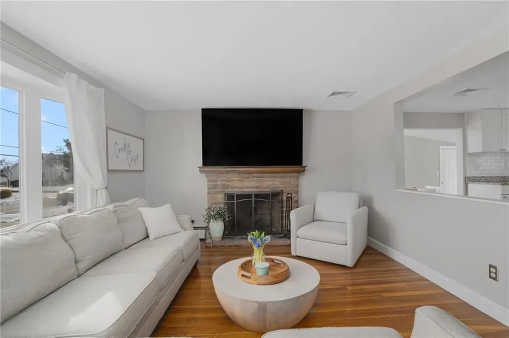 23 Laurelhurst Road Cranston RI 02920