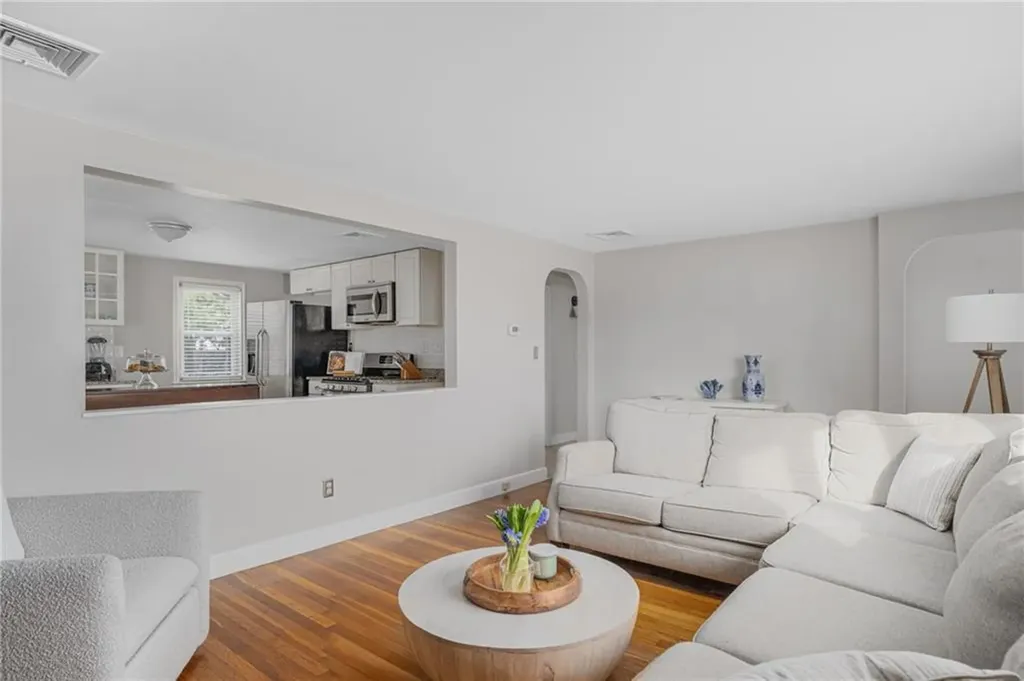 23 Laurelhurst Road Cranston RI 02920