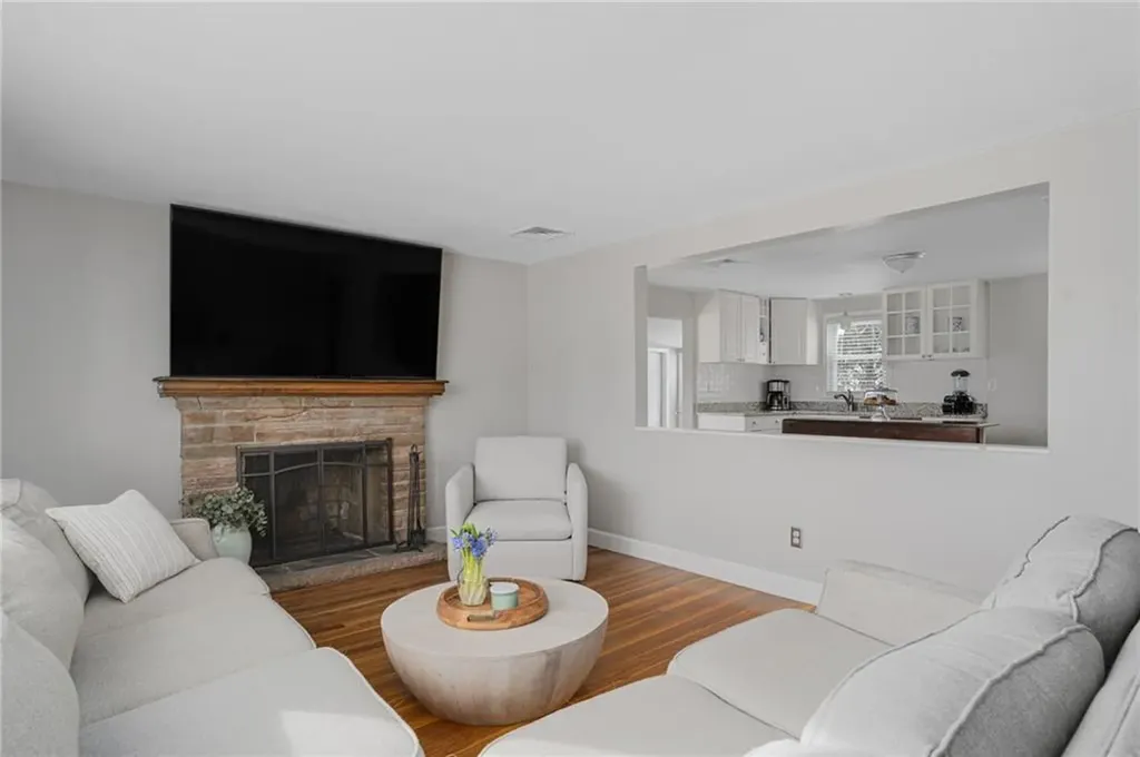 23 Laurelhurst Road Cranston RI 02920