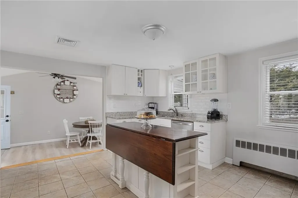 23 Laurelhurst Road Cranston RI 02920