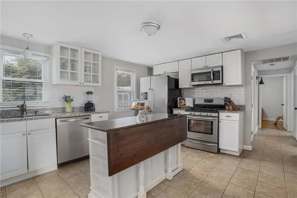 23 Laurelhurst Road Cranston RI 02920