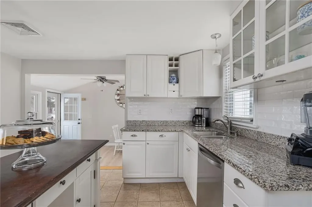 23 Laurelhurst Road Cranston RI 02920