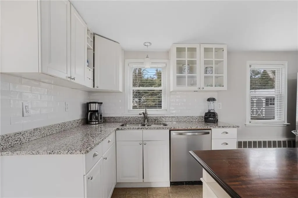 23 Laurelhurst Road Cranston RI 02920