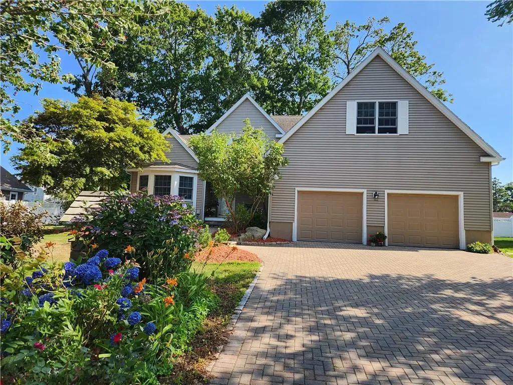 56 Wanda Street Narragansett RI 02882