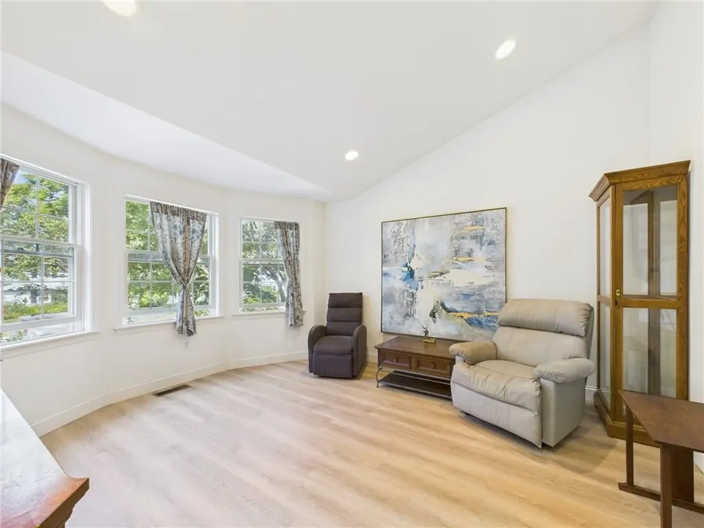 56 Wanda Street Narragansett RI 02882