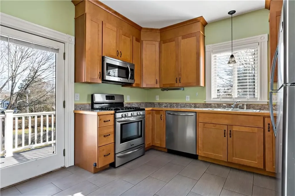 88 Burton Street Bristol RI 02809