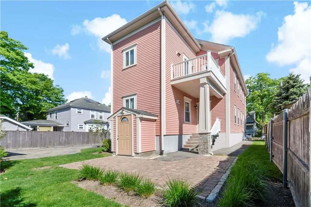 88 Burton Street Bristol RI 02809