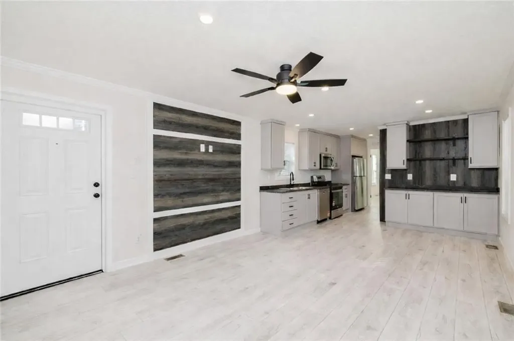 1346 Newport Avenue Attleboro MA 02703