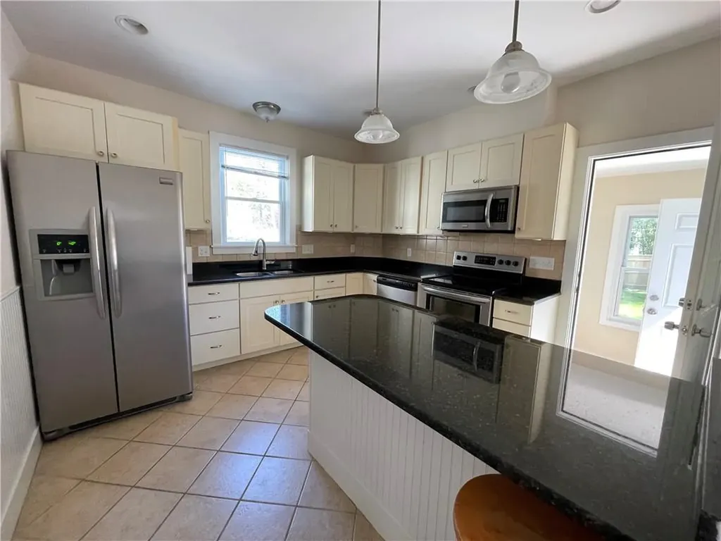 Newport RI, 26 Ayrault Street, Unit 1