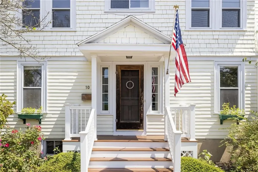 10 Eustis Avenue Newport RI 02840