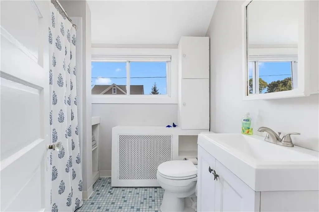 10 Eustis Avenue Newport RI 02840