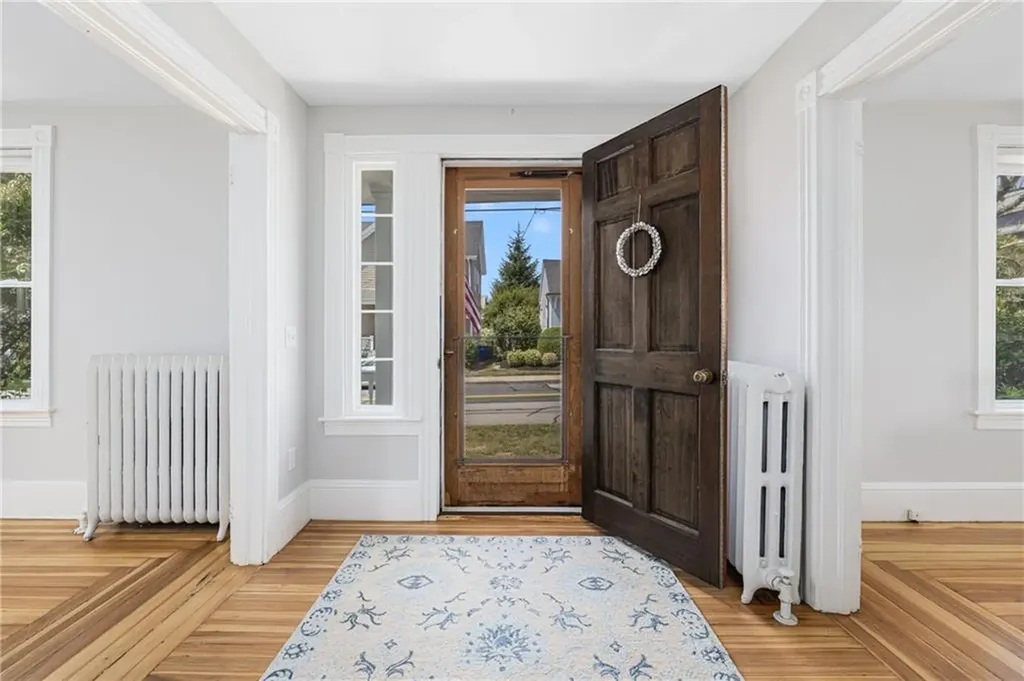 10 Eustis Avenue Newport RI 02840