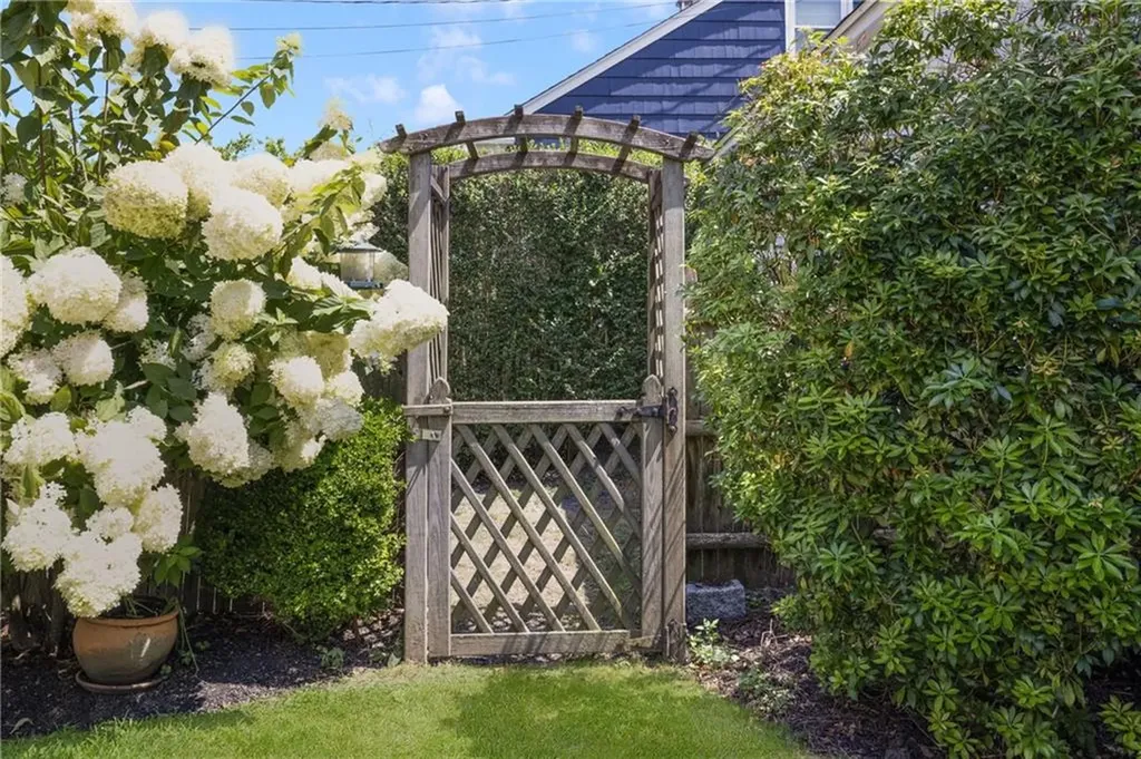 10 Eustis Avenue Newport RI 02840