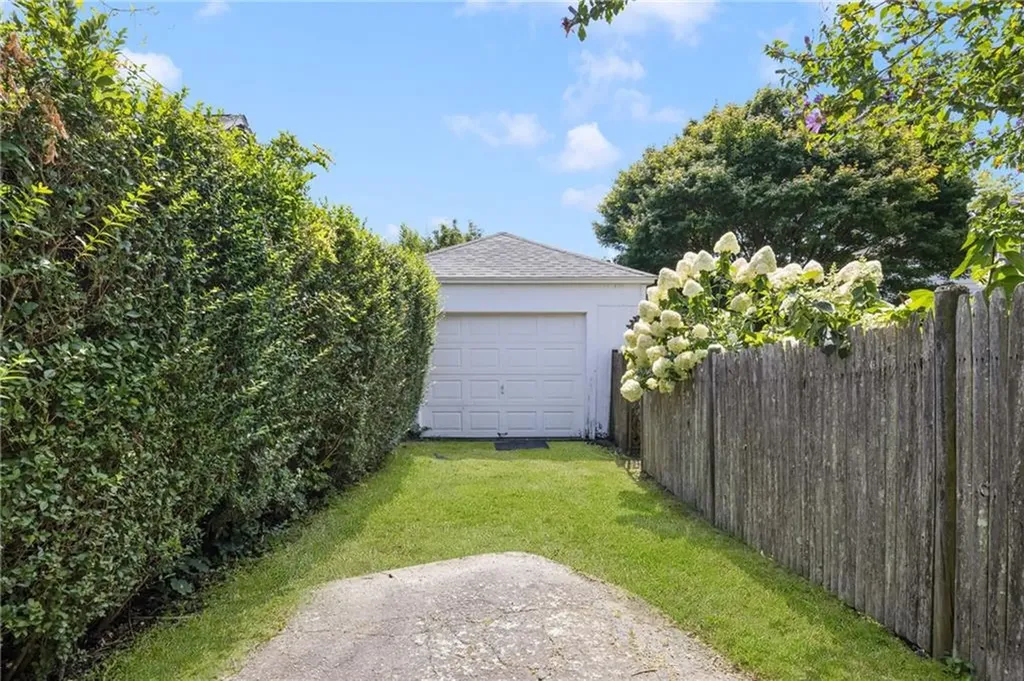 10 Eustis Avenue Newport RI 02840