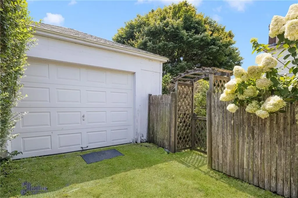 10 Eustis Avenue Newport RI 02840