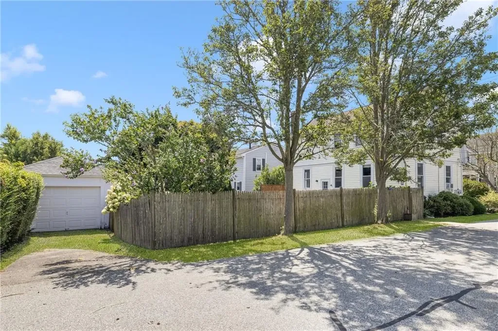 10 Eustis Avenue Newport RI 02840