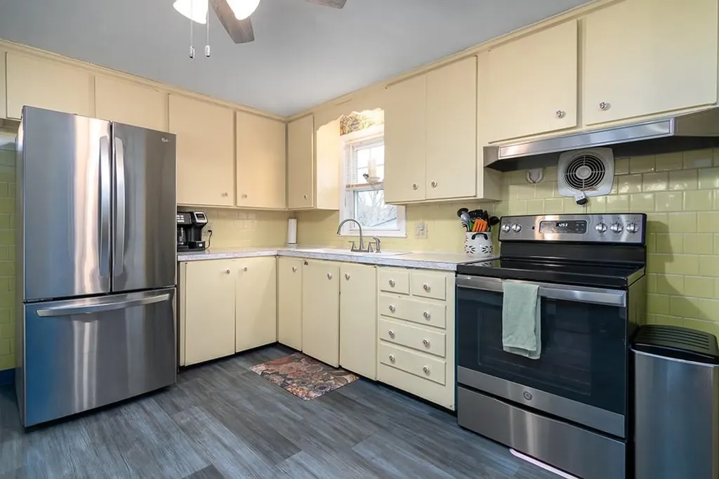 54 Ansonia Road Warwick RI 02889